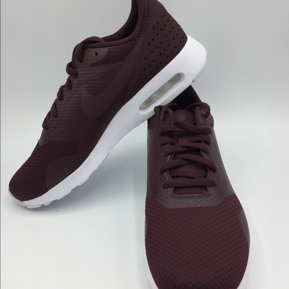 Women’s Nike Air Max Tavas - Picture 4 of 8